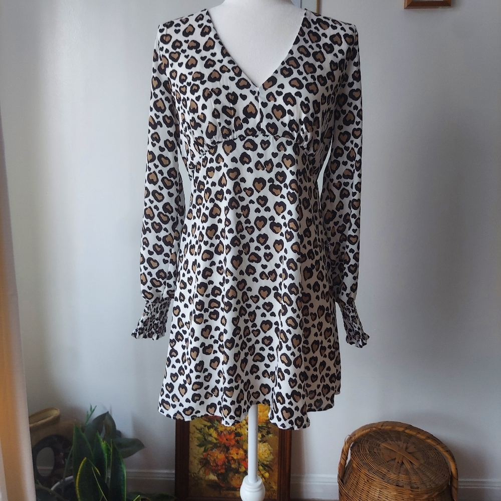 Blue Rain M Heart Shaped Leopard Print Long Sleeve Short Dress